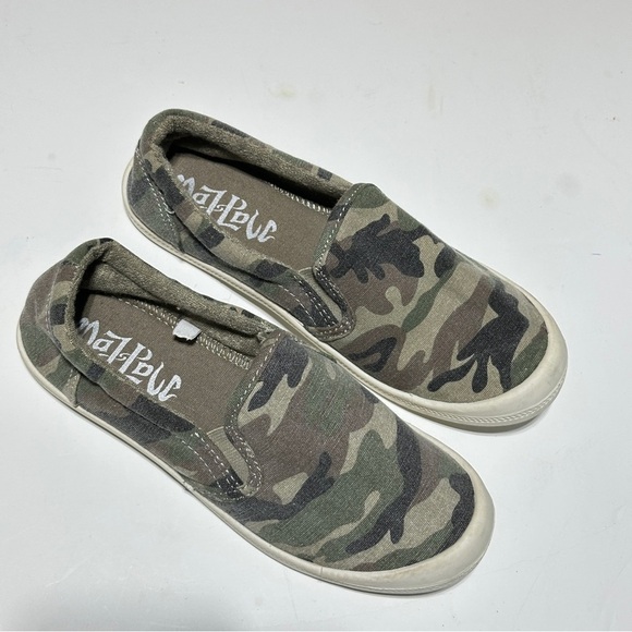 Women’s Malibu Camouflage Slip-On Sneakers Size 6 - Picture 7 of 8